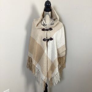 Women’s Cream Tan Plaid Poncho Cape Fringes Tortoise Toggle Closure Shawl Wrap